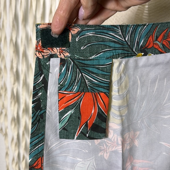 RipSkirt Hawaii Colorful Leaf and Hawaiian Floral Print Wrap Ski Size Small - Picture 7 of 11